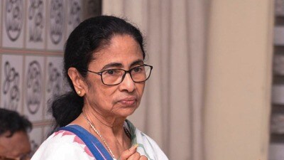 'ধরনাটা হবে, আমাকে যেখানে আটকাবেন সেখানেই বসব, যদি গ্রেফতার করেন, করুন'(Handout via PTI Photo)(PTI05_22_2026_000395B) (AITC Media Cell) 'ধরনাটা হবে, আমাকে যেখানে আটকাবেন সেখানেই বসব, যদি গ্রেফতার করেন, করুন'(Handout via PTI Photo)(PTI05_22_2026_000395B) (AITC Media Cell)