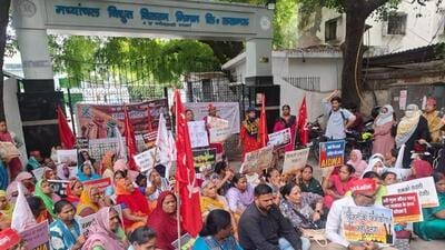 Protesters outside the MVVNL headquarters in Lucknow on Monday. (HT)