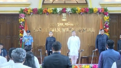 লোকভবনে শপথবাক্য পাঠের অনুষ্ঠানে রাজ্যপাল ও মুখ্যমন্ত্রী।