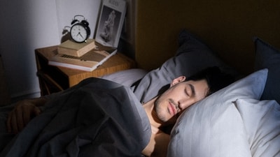 An actual alarm clock helps us get better sleep than using our phone as an alarm clock, shares Dr Sethi. (Pexel) An actual alarm clock helps us get better sleep than using our phone as an alarm clock, shares Dr Sethi. (Pexel)