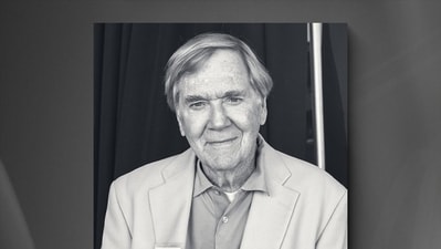 Hall of Fame receiver Raymond Berry has died at 93. He formed a historic passing duo with Johnny Unitas and coached the Patriots during Super Bowl XX (X@ProFootballHOF) Hall of Fame receiver Raymond Berry has died at 93. He formed a historic passing duo with Johnny Unitas and coached the Patriots during Super Bowl XX (X@ProFootballHOF)