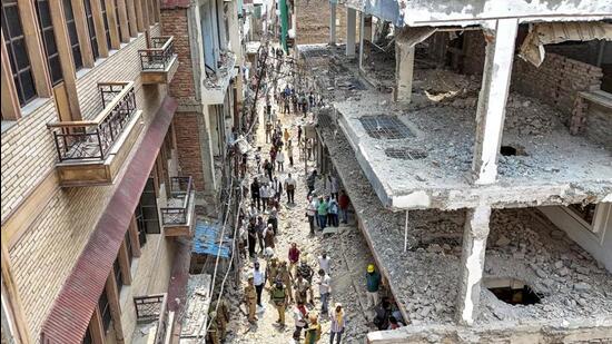 A total of 187 structures have been identified for the Daal Mandi road widening project in Varanasi. (FILE PHOTO)