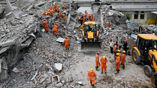 All residents trapped inside the building were safely evacuated (Ishant Chauhan/HT File Photo)