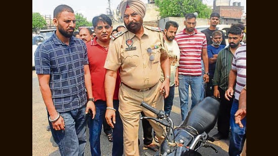 Police at the spot on Shingar Cinema Road in Ludhiana on Monday. (Gurpreet Singh/HT)