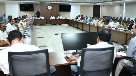 సీఎస్ సమీక్ష - హాజరైన ఉద్యోగ సంఘాలు