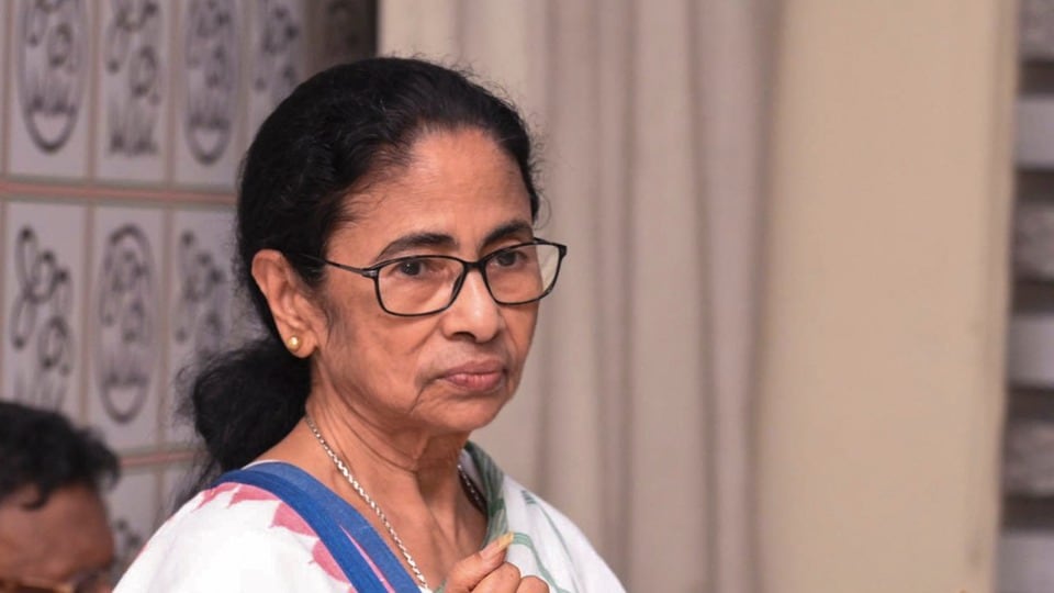 'ধরনাটা হবে, আমাকে যেখানে আটকাবেন সেখানেই বসব, যদি গ্রেফতার করেন, করুন'(Handout via PTI Photo)(PTI05_22_2026_000395B) (AITC Media Cell)