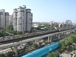 Officials said carriageway transfer and land acquisition remain hurdles, while the <span class='webrupee'>₹</span>750-crore elevated SPR project is awaiting final tender allotment. (HT Archive)
