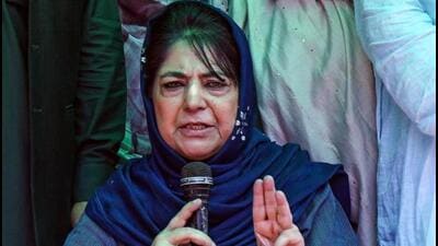 Peoples Democratic Party president Mehbooba Mufti on Tuesday wrote to political rivals, urging them to set aside differences for a coordinated outreach to Prime Minister Narendra Modi and Union home minister Amit Shah to resume the dialogue on statehood. (HT file photo) Peoples Democratic Party president Mehbooba Mufti on Tuesday wrote to political rivals, urging them to set aside differences for a coordinated outreach to Prime Minister Narendra Modi and Union home minister Amit Shah to resume the dialogue on statehood. (HT file photo)