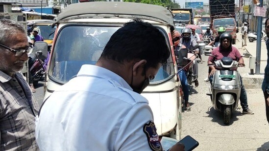 ఇకపై వాట్సాప్, ఎస్ఎంఎస్లోనే ట్రాఫిక్ చలాన్లు