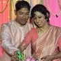 বৈধব্য যন্ত্রণা ভুলে নতুন জীবনের পথে পা বুদ্ধদেব দাশগুপ্তর স্ত্রী সোহিনীর, বাগদান সারলেন, হবু বরকে চিনুন