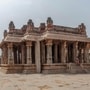 రాతి స్తంభాల నుంచి సంగీత స్వరాలా? ఈ ఆలయ రహస్యం మీకు తెలుసా?