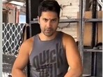 Varun Dhawan recently visited a temple.