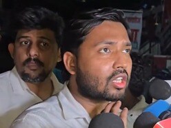 হামলার অভিযোগ তুলে রাত সাড়ে ১১টা নাগাদ কোচিং সেন্টারে পৌঁছন খান স্যার।