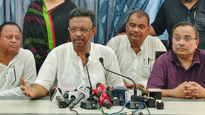 কলকাতার মেয়র পদ থেকে ইস্তফা দেবেন কিনা, তা এখনও ঠিক করতে পারেননি ফিরহাদ হাকিম। (ফাইল ছবি, সৌজন্যে এএনআই)