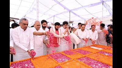 Chief minister Nayab Singh Saini on Wednesday visited Adampur in Hisar district and paid tributes to former chief minister Bhajan Lal on his death anniversary. (HT Photo) Chief minister Nayab Singh Saini on Wednesday visited Adampur in Hisar district and paid tributes to former chief minister Bhajan Lal on his death anniversary. (HT Photo)