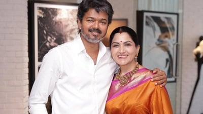 Khushbu Vijay: తమ్ముడు, తమిళనాడు సీఎం విజయ్ను కలిసి కూతురి వెడ్డింగ్ కార్డ్ ఇచ్చిన ఖుష్బూ.. నెట్టింట ఫోటోలు వైరల్ Khushbu Vijay: తమ్ముడు, తమిళనాడు సీఎం విజయ్ను కలిసి కూతురి వెడ్డింగ్ కార్డ్ ఇచ్చిన ఖుష్బూ.. నెట్టింట ఫోటోలు వైరల్