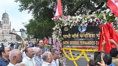 Mumbai, India - June 03, 2026: Eng. Ramesh Bhutekar-Deshmukh, Executive President of the Municipal Engineers Association, Mumbai, along with other dignitaries, unveils 'Sathi George Fernandes Chowk' at CSMT, Mumbai, in tribute to the late trade union leader and former Defence Minister in Mumbai, India, on Wednesday, June 03, 2026. (Photo by / Hindustan Times)