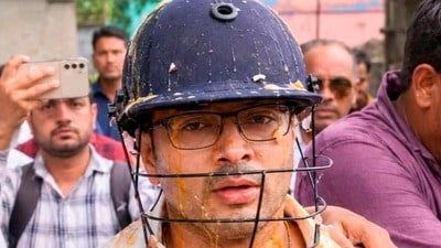 সিআইডি-র জারি করা নোটিস খারিজের আবেদন জানানোর পাশাপাশি তাঁকে যাতে গ্রেফতার না করা হয়, সেই মর্মেও আদালতের কাছে রক্ষাকবচ চেয়েছেন অভিষেক (PTI) সিআইডি-র জারি করা নোটিস খারিজের আবেদন জানানোর পাশাপাশি তাঁকে যাতে গ্রেফতার না করা হয়, সেই মর্মেও আদালতের কাছে রক্ষাকবচ চেয়েছেন অভিষেক (PTI)