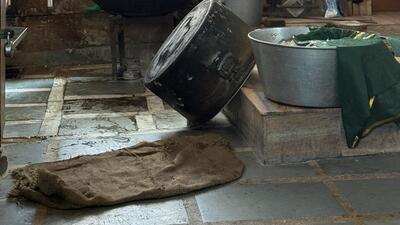 The kitchen is huge and airy, and is part of a sprawling Sufi shrine in South Delhi’s Mehrauli. (HT Photo)