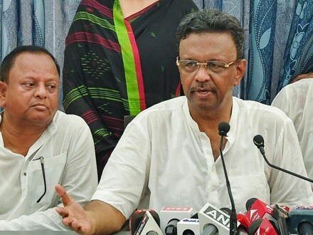 কলকাতার মেয়র পদ থেকে ইস্তফা দেবেন কিনা, তা এখনও ঠিক করতে পারেননি ফিরহাদ হাকিম। (ফাইল ছবি, সৌজন্যে এএনআই)