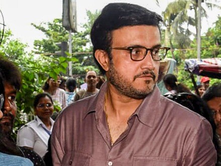প্রাক্তন ভারত অধিনায়ক ও বিসিসিআইয়ের প্রাক্তন সভাপতি সৌরভ গঙ্গোপাধ্যায়ের নিরাপত্তা ব্যবস্থা কমানোর সিদ্ধান্ত নিয়েছে পশ্চিমবঙ্গ সরকার।