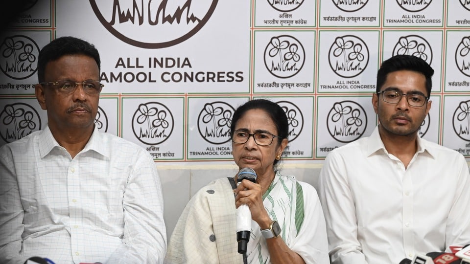 কলকাতা পুরনিগমের মেয়র পদ থেকে ইস্তফা দিলেন ফিরহাদ হাকিম। (ফাইল ছবি, সৌজন্যে সমীর জানা/হিন্দুস্তান টাইমস)