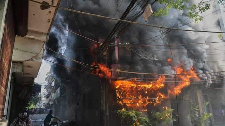 দিল্লির প্রাণকেন্দ্রে ভয়াবহ অগ্নিকাণ্ডে মৃত্যুমিছিল (সৌজন্যে টুইটার)