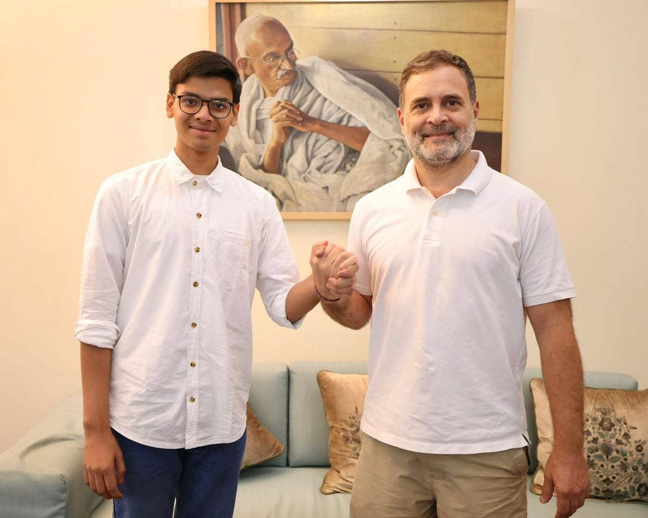 Sarthak Sidhant, teenager who probed CBSE tenders, met Rahul Gandhi on June 2. (Photo: X/@RahulGandhi) Sarthak Sidhant, teenager who probed CBSE tenders, met Rahul Gandhi on June 2. (Photo: X/@RahulGandhi)