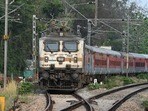 ఏపీ తెలంగాణ మీదుగా ప్రత్యేక రైళ్లు
