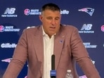 Mike Vrabel confirmed Julian Hill’s injury, describing it as “devastating.”