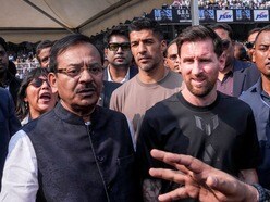মেসির পাশে অরূপ বিশ্বাস। (ফাইল ছবি, সৌজন্যে পিটিআই)