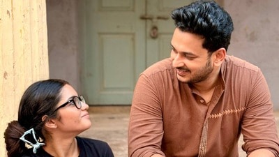 দূরত্বেই কি বাড়ে প্রেম? ২০০ পর্ব পার, পরকীয়া বিতর্কের মুখে ছাই,সেলিব্রেশনে সাইনা দূরত্বেই কি বাড়ে প্রেম? ২০০ পর্ব পার, পরকীয়া বিতর্কের মুখে ছাই,সেলিব্রেশনে সাইনা
