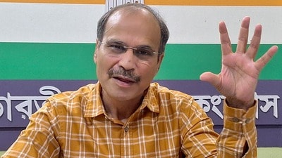 তৃণমূল কর্মীদের কংগ্রেসের পতাকার তলায় আসার ডাক দেন অধীর (PTI) তৃণমূল কর্মীদের কংগ্রেসের পতাকার তলায় আসার ডাক দেন অধীর (PTI)