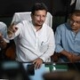 মমতার চেয়ারে বসতে আপত্তি ঋতব্রতর, চাইলেন সূর্যকান্তর পুরনো চেয়ার(Hindustan Times)