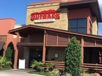 Tracy J. Renshaw alleges the restaurant failed to maintain safe premises and did not warn customers about a hazardous condition.(X | @Breaking911)