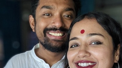 ‘দুজনে ঘর বেঁধে আছি…’, শোভনের আগেও গায়কের প্রেমে পড়েন সোহিনী, করছেন লিভ ইনও!