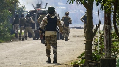 ফের উত্তপ্ত মণিপুর! (PTI) ফের উত্তপ্ত মণিপুর! (PTI)