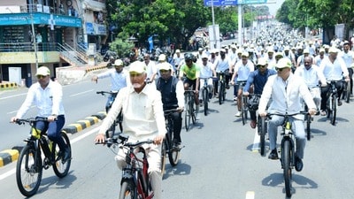 స్టీల్ సిటీలో సీఎం సైకిల్‌ సవారీ