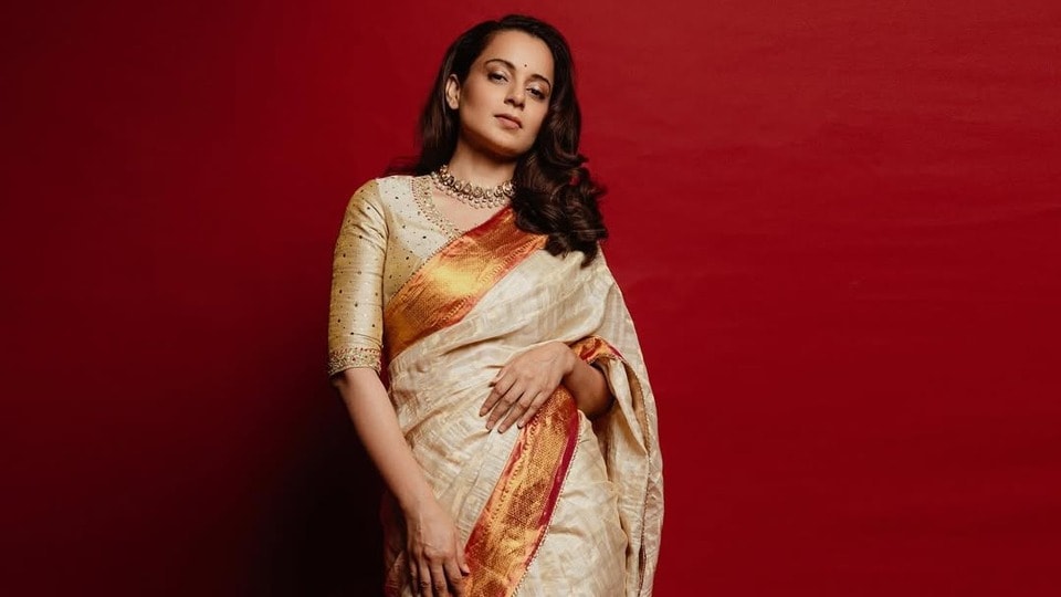 <p>పెళ్లిళ్లు, రిసెప్షన్లు, పెద్ద పండగలకు గ్రాండ్ లుక్ కావాలనుకునే వారు కంగనా రనౌత్ శైలిని ఫాలో అవ్వవచ్చు. సోషల్ మీడియాలో సైతం వీరిద్దరి ఫ్యాషన్ సెన్స్ అభిమానుల మధ్య పెద్ద చర్చకు దారితీస్తుంది. ఒకరు లగ్జరీ లుక్‌తో ట్రెండ్ సెట్ చేస్తుంటే, మరొకరు పర్యావరణ హిత (Sustainable) చేనేత ఫ్యాషన్‌ను ప్రోత్సహిస్తున్నారు.<br> </p>