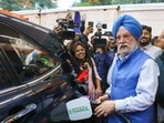 పెట్రోల్​ బంకులో హర్దీప్ సింగ్ పూరి(PTI)