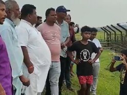 বিজেপি বিধায়ক দধিরাম রায় মেখলিগঞ্জের চ্যাংরাবান্ধায় ভারত-বাংলাদেশ সীমান্ত পরিদর্শন করেন। 