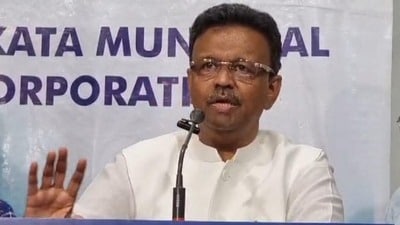 কলকাতা পুর বোর্ড কেন ভেঙে দেওয়া হবে না? ৭২ ঘণ্টার মধ্যে জবাব চাইল রাজ্য, গেল নোটিস কলকাতা পুর বোর্ড কেন ভেঙে দেওয়া হবে না? ৭২ ঘণ্টার মধ্যে জবাব চাইল রাজ্য, গেল নোটিস