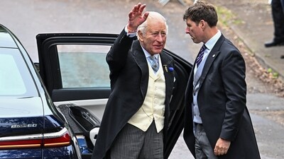 Britain's King Charles waves as he arrives to attend the wedding of Princess Anne's son, Peter Phillips and Harriet Sperling at All Saints' Church in Kemble, Cirencester, Britain, June 6, 2026. REUTERS/Dylan Martinez (REUTERS)