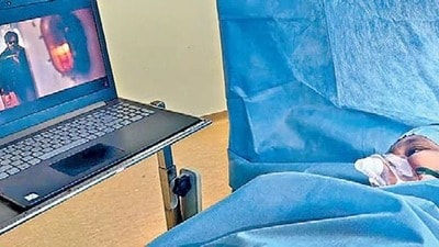 పవన్ కళ్యాణ్ 'OG' సినిమా చూపిస్తూ బ్రెయిన్ సర్జరీ (x)