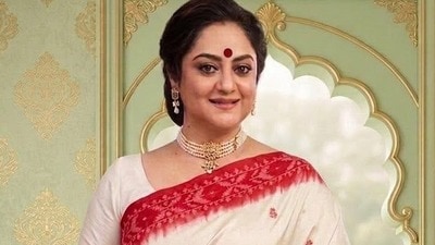 ‘ক্ষমতার অলিন্দে ঘুরঘুর করতে ভালোবাসেন, এবার একটু চুপ করুন!’ টলিউডের একাংশকে বেনজির তোপ সুদীপার