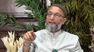 পশ্চিমবঙ্গে ভোটার তালিকার সঙ্গে সরকারি প্রকল্পের সুবিধা যুক্ত করার অভিযোগ তুলে রাজ্য সরকারের তীব্র সমালোচনা করলেন এআইএমআইএম প্রধান আসাদউদ্দিন ওয়াইসি। (PTI) পশ্চিমবঙ্গে ভোটার তালিকার সঙ্গে সরকারি প্রকল্পের সুবিধা যুক্ত করার অভিযোগ তুলে রাজ্য সরকারের তীব্র সমালোচনা করলেন এআইএমআইএম প্রধান আসাদউদ্দিন ওয়াইসি। (PTI)