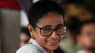 নাম না করে বাংলাদেশের রাজনৈতিক নেতা ওসমান হাদির হত্যাকাণ্ড প্রসঙ্গে সম্প্রতি বিতর্কি তমন্তব্য করেছিলেন মমতা বন্দ্যোপাধ্যায়। (PTI) নাম না করে বাংলাদেশের রাজনৈতিক নেতা ওসমান হাদির হত্যাকাণ্ড প্রসঙ্গে সম্প্রতি বিতর্কি তমন্তব্য করেছিলেন মমতা বন্দ্যোপাধ্যায়। (PTI)