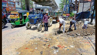 Workers repair the road cave in near Bharat Nagar Chowk in Ludhiana on Saturday. (Gurpreet Singh/HT) Workers repair the road cave in near Bharat Nagar Chowk in Ludhiana on Saturday. (Gurpreet Singh/HT)