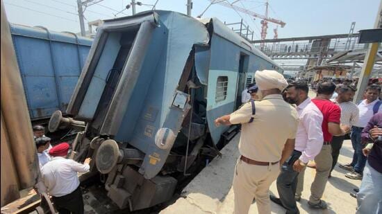 A team of railway officials and police checking the damage to a Delhi-Shri Vaishno Devi Katra Special train compartment after it split into two on platform number 2 in Ludhiana railway station on Saturday. (Gurpreet Singh/HT)