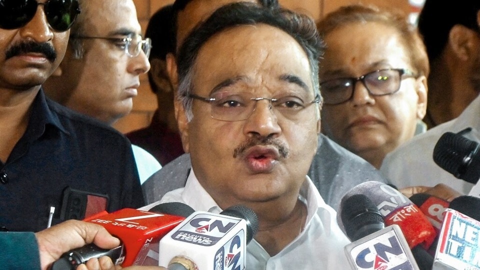 রাজ্যসভার সাংসদ শমীক ভট্টাচার্য স্পষ্ট জানান, দেশের বর্তমান জনসংখ্যার সঙ্গে সামঞ্জস্য রেখে লোকসভার আসন সংখ্যা বৃদ্ধি করা সময়ের দাবি। (Saikat Paul)